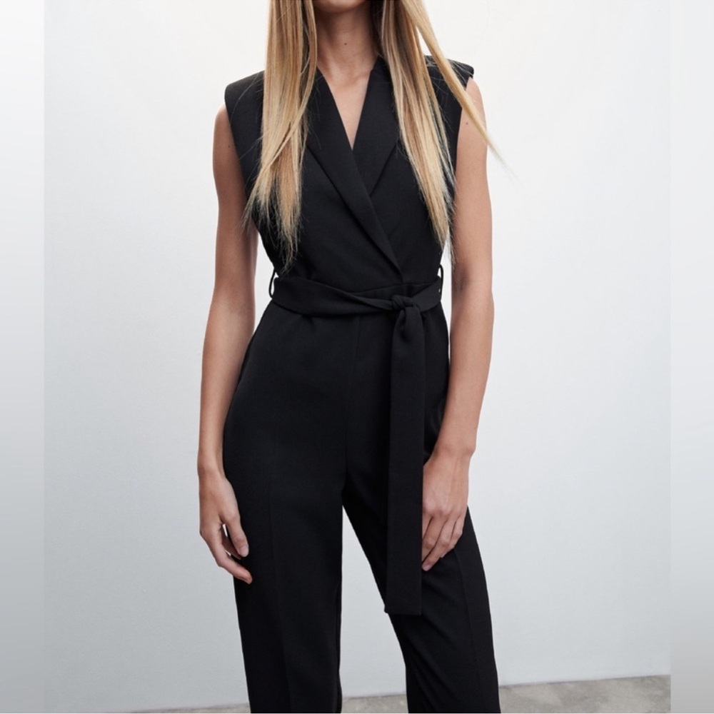 NWT Mango padded shoulder straight line belted flowy jumpsuit